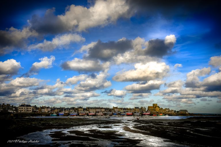 Une vue pittoresque de Barfleur et Cotentin, capturant leur charme authentique et historique.