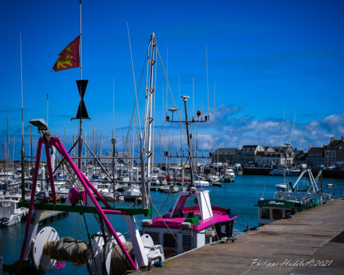 Vue panoramique de Saint-Vaast-la-Hougue et ses sites culturels