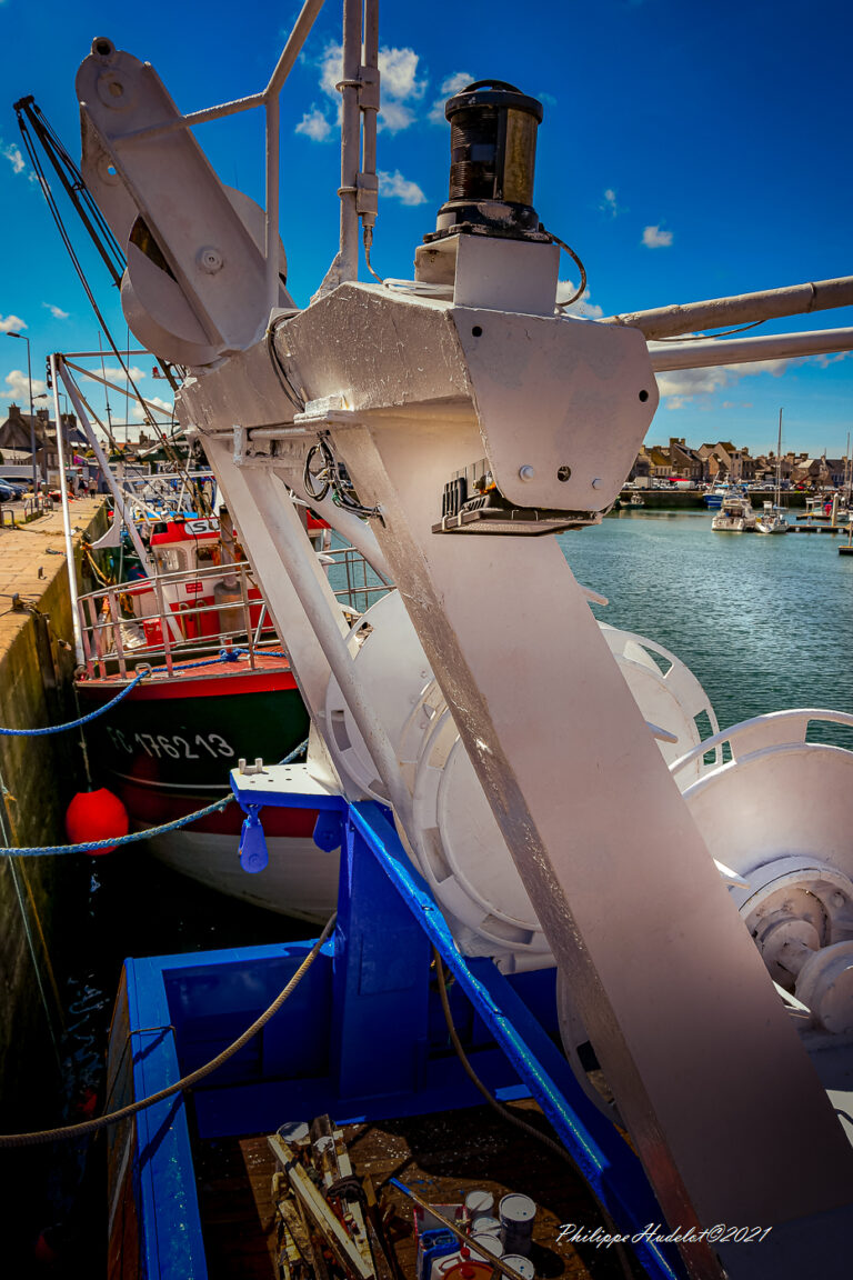 Vue panoramique de Saint-Vaast-la-Hougue et ses sites culturels